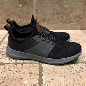 Sketchers classic fit shoes